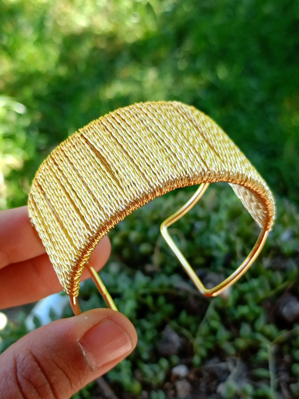 بنگل پهن طلایی